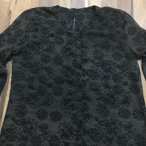 🚨 5/$25 SALE 🚨 Walter Baker Size‎ Small Floral Sheer Top - Picture 2 of 5